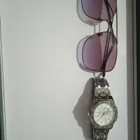 یک ساعت و یک عینک