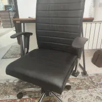 صندلی کامپیوتر در حد نو
