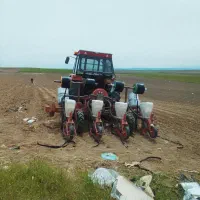 بذرکار و تراکتور