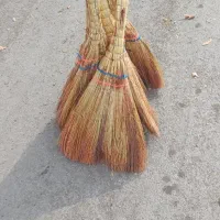 جارو شهری رسیده و قرمز