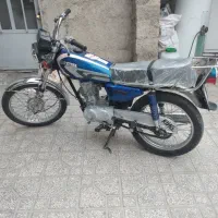 یک دستگاه موتور سیکلت