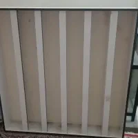 قفسه سیگار و ویترین مغازه