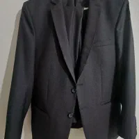 یک دست کت و شلوار و یک کت تک