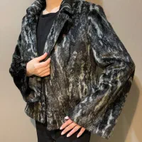 کت خز زنانه از برند guess آمریکایی