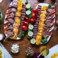 همکار خانم در رستوران