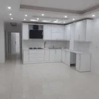 اپارتمان طبقه اول .واحد جلو .در قلب بازار شهرک