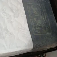 تخت خواب دو نفره دست دوم تشک نو|تخت و سرویس خواب|بیجار, |دیوار