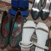 چهار جفت کفش ویک صندل بفروش میرسد