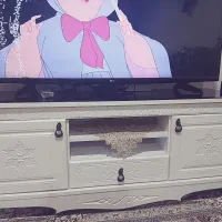 یک دستگاه میز زیر تلویزیون سالم