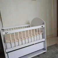 تخت کنار تخت مادر