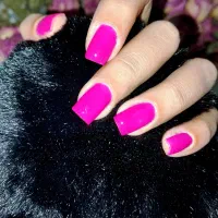 خدمات کاشت و ترمیم ناخن دست