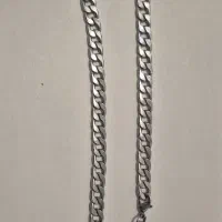 گردنبند و زنجیر و دستبند