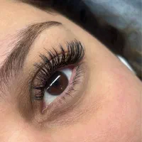 خدمات اکستنشن مژه و لیفت و لمینت مژه و ابرو