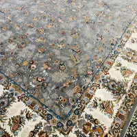 فرش.(طرح فرش همین است.ولی رنگش یکم روشن تره)