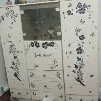 فروش یک عدد کمد دو تیکه و یک بوفه