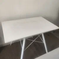 میز  خوش نقش و محکم