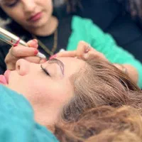 آموزشگاه زیبایی آرایش دائم میکاپ مژه ناخن میکرو|خدمات آرایشگری و زیبایی|ساوه, |دیوار