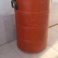 دبه ۹۰ لیتری درپیچی لاستیکدار