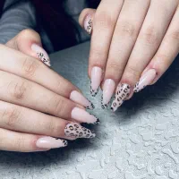 کاشت ناخن با تخیف ۴۰ درصدی ۳۵۰ و کاشت مژه ۳۵۰