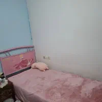 تخت یک نفره همراه با تشک و روتختی