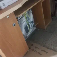 میز تحریر و کامپیوتر