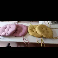 4عدد کوسن در دو رنگ