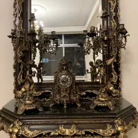 آینه و شمعدان و ساعت