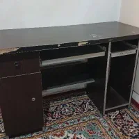 میز تحریر و کامپیوتر