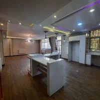 حیاط اختصاصی/۳خواب/ماشین رو/راه مجزا/نزدیک مترو