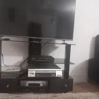 میز تلویزیون شیشه ای