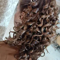 شنیون و میکاپ ویژه ۶۳۰ کاشت ناخن ۲۵۰|خدمات آرایشگری و زیبایی|کرمان, |دیوار