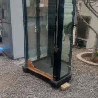 ویترین سالم هست به علت جابه جایی میخام بفروشم