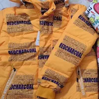 کاپشن بچگانه ۶تا ۹ سال قدش ۵۶ اکبنده مارک داره