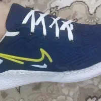 تعدادی کفش نو