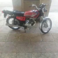 یه عدد دستگاه موتور سیکلت مدل 76ژاپن