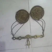 ترازو مسی قدیمی کفی ترازوکنده کاری شدست