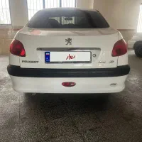 پژو۲۰۶ صندوقدار v8 دریچه گاز سیمی بدون رنگ مدل ۹۵