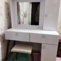 فوری یک عدد میزآینه مدرن شیک همرابایک عددصندلی