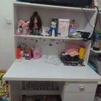 میز تحریر سفید با طبقات