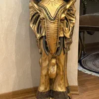 گلدان و میز