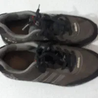 کفش کتونی آدیداس سایز ۳۹ کسی بخاد تخفیف داره|کیف، کفش، کمربند|قم, نیروگاه|دیوار