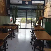 ۲۲و۴۲متر مغازه بر خ هلال احمر-میدان گمرک.تردد بالا