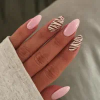 استخدام ناخن کار ماهر