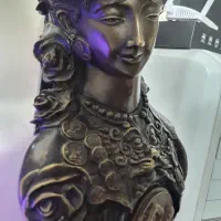 مجسمه ملکه ۳۰کیلو برنز ۶۵در۴۰