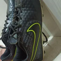 کفش فوتبال روی چمن