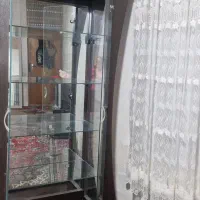 ویترین شیشه ای