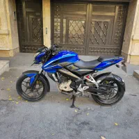 ns200تمیز و سالم بدون خط و خش کم کار