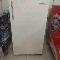 یک عدد یخچال کوچک سالم بفروش میرسد