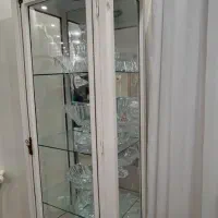 ویترین شیشه ای