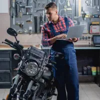 به یک تعمیرکار موتور ماهر و با سابقه نیازمندیم